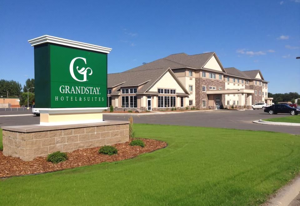 "a large building with a sign that reads "" grandstay hotel & suites "" prominently displayed on the front of the building" at Grandstay Hotel Suites Thief River Falls