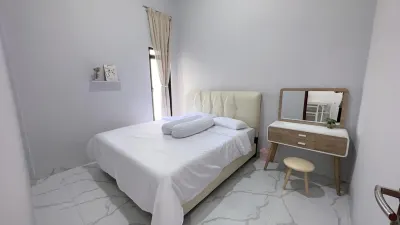 Happy Homestay Singkawang فنادق في Sedau