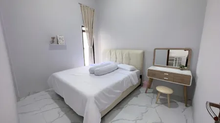 Happy Homestay Singkawang Отели в г. Sedau