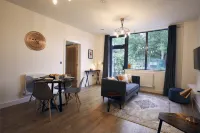 Herongate Apartments - Pools