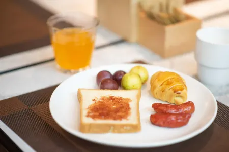 Hi Inn Hotel (Lvliang Longshan Lu Road) Отели в г. Люйлян