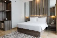 Salatin Hotel Palembang Отели рядом с достопримечательностью «Kolam pemancingan pak Latif»