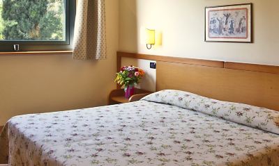 スタンダードルーム ストリートサイド(クイーンベッド) サンガロパーク ホテル シエナの写真