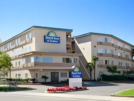 Days Inn & Suites by Wyndham Rancho Cordova