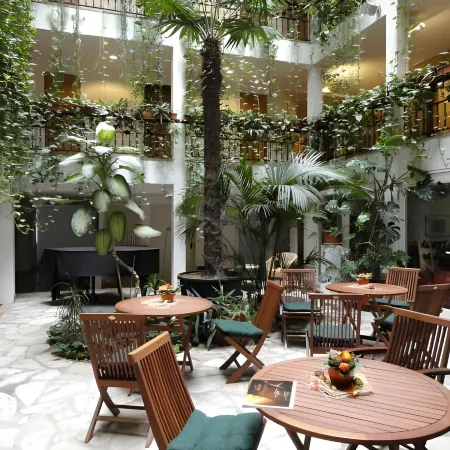 Solitaire Hotel Отели рядом с достопримечательностью «Стадион в Виттенау»