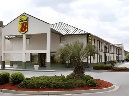 Super 8 by Wyndham Valdosta GA I-75