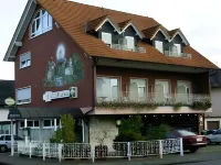 Hotel Weinhaus Wiedemann Hotels in Bischofsheim