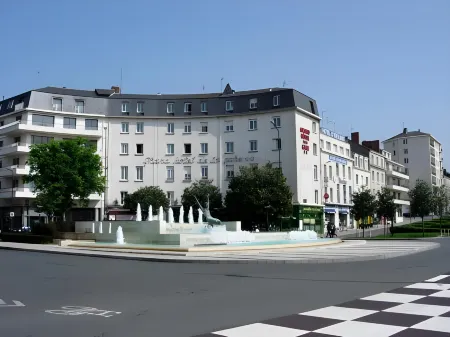 Grand Hotel de la Gare Отели рядом с достопримечательностью «Ancien couvent de la Baumette»