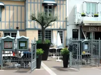 Hotel Restaurant la Pêcherie - le Manoir d'à coté - les 5 Ruches -Logis hôtels Hotels in Beny-sur-Mer