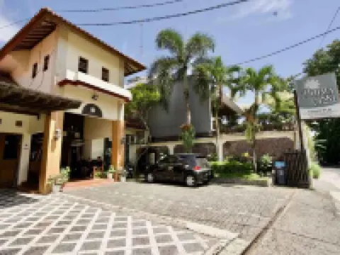 Ndalem Padma Guesthouse Hotels near SEVENDAYS HQ