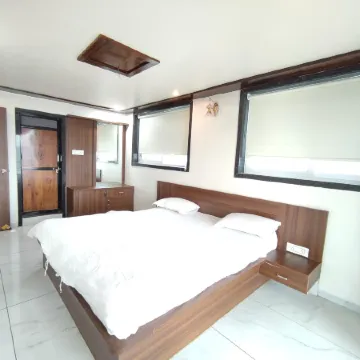 Sardar Hotel & Home Stay