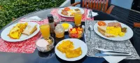 Lagoon Lodge - breakfast