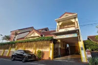 Reddoorz at Griya Kampar Madiun Hotels near Stasiun Data Madiun