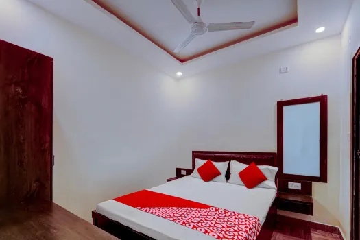 Flagship Hotel Days Inn Hotels near Argora Chowk Bus Stop