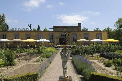 Villa Augustus Hotels near Museum 1940 - 1945