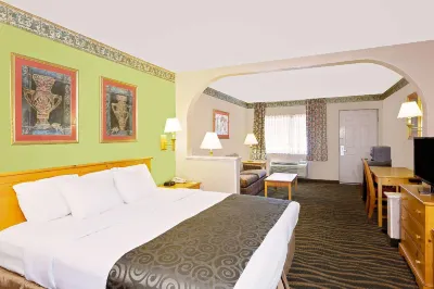 Days Inn & Suites by Wyndham Starkville فنادق في Starkville