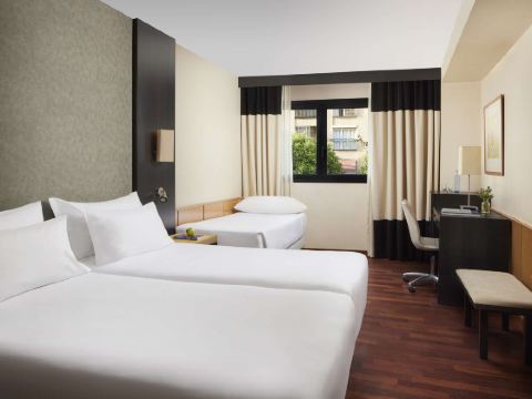 ไอสเตย์ บาย เอ็นเอช ซิวดัด เด บาเลนเซีย โรงแรม