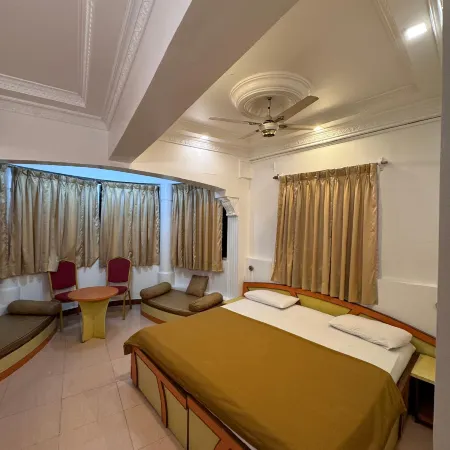 Hotel Tushar Отели рядом с достопримечательностью «СКТРС Пуна Институт оф Компьютер Текнолоджи»