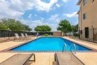 Super 8 by Wyndham Grapevine/DFW Airport Northwest Hotels in Southlake