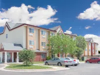 Days Inn & Suites by Wyndham Hutchinson Hotels in Reno County