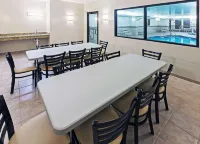 AmericInn by Wyndham Omaha - sarapan