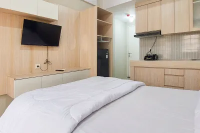 RedLiving Apartemen LA Hub - Tower A Hotel dekat Gerai Milagros Srengseng Sawah Jagakarsa