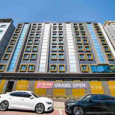 월드관광호텔 Hotel Exterior