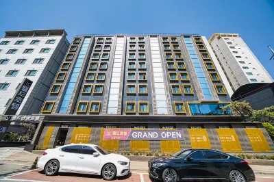 World Tourist Hotel Hotels near 60