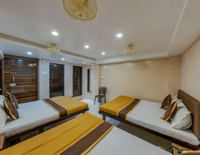 Shree Satkar Hotels in Shindewadi
