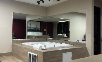 Super 8 by Wyndham West Branch