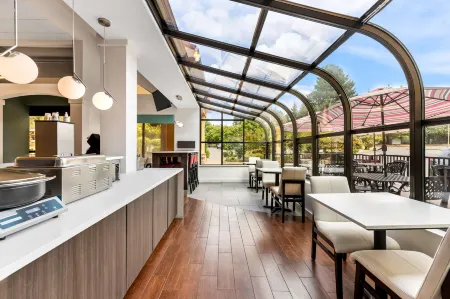 Best Western Plus Parkway Inn