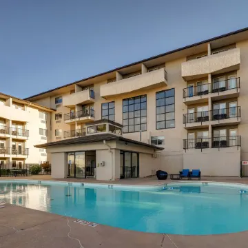 Holiday Inn Express & Suites BRANSON 76 CENTRAL by IHG