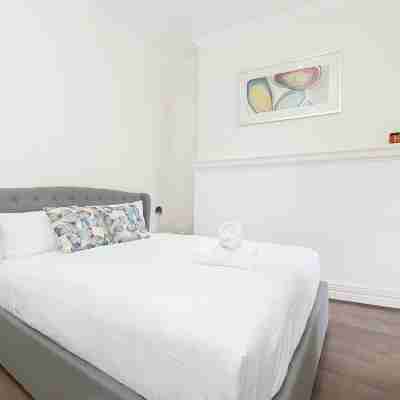 STUNNING SYDNEY HOME 9 Rooms