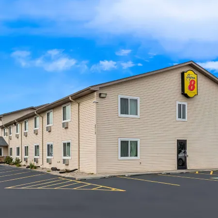 Super 8 by Wyndham Council Bluffs IA Omaha NE Area
