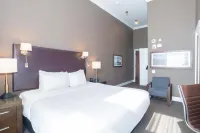 Sandman Signature Kamloops Hotel Отели в г. Камлопс