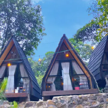 Villa Dan Cafe Air Luwihajahill Các khách sạn gần Thác Cilember