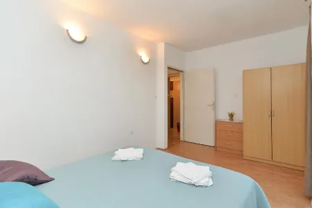 Spacious apartment with garden Отели рядом с достопримечательностью «Porec Old Town»