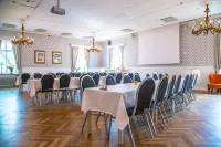 ليندبيرجز ستادز هوتل فنادق في Nora