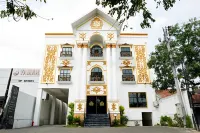 King Royal Hotel Hotel dekat SALSA Telor Asin dan Oleh-oleh Khas Brebes