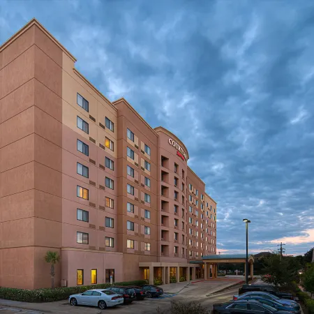 Courtyard Houston Medical Center/NRG Park Отели рядом с достопримечательностью «Станция легкого метро Smith Lands»
