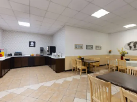 Baymont by Wyndham Edson Hotels in Edson
