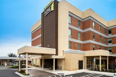 Home2 Suites by Hilton Charlotte Mooresville Отели рядом с достопримечательностью «Trump National Golf Club Charlotte»