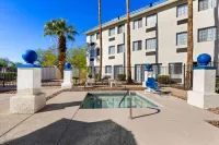 Days Inn & Suites by Wyndham Mesa Near Phoenix - piscine