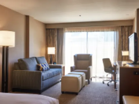 DoubleTree by Hilton Fresno Convention Center Hotels in Fresno