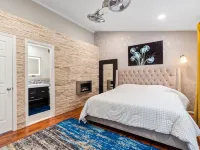 Luxurious home with golf course view, deck, grill, Peloton! King size bed. シャンティリーのホテル