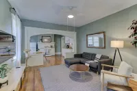 Serene and Stylish Classic Apartment in Midtown!