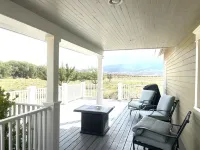 Bucolic views, spacious great room, short walk to center of town!