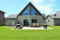 3 br. 2ba sleeps 14