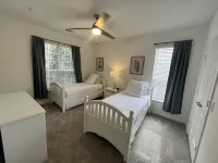Fabulous 3 bedroom/2 bath with attached Garage - balcony