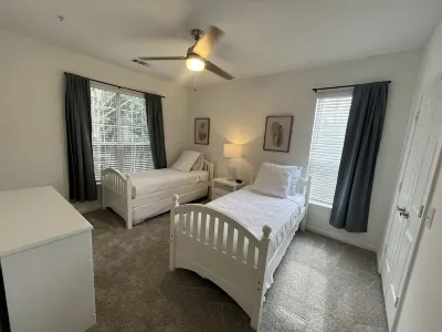 Fabulous 3 bedroom/2 bath with attached Garage Hotels near Ameris Bank Ampitheatre